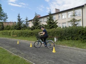 Dzielnicowy egzaminował przyszłych rowerzystów